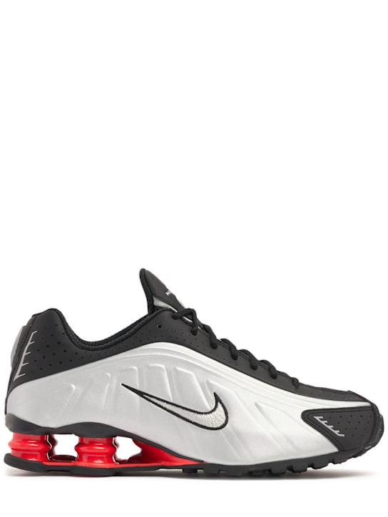 Nike: Sneakers Shox R4 - Black/Metallic - women_0 | Luisa Via Roma