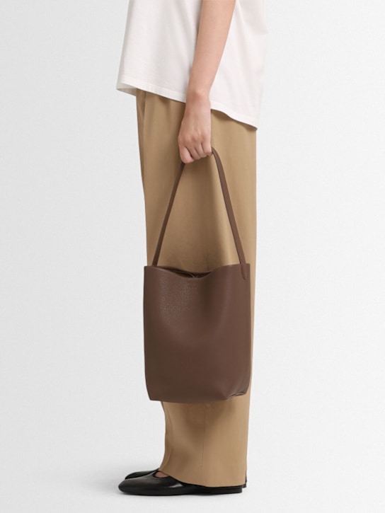 The Row: Medium N/S lux grain tote bag - women_1 | Luisa Via Roma
