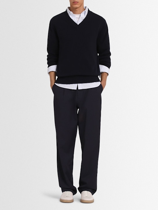 The Core: Vネック ウールセーター - ブルー - men_1 | Luisa Via Roma