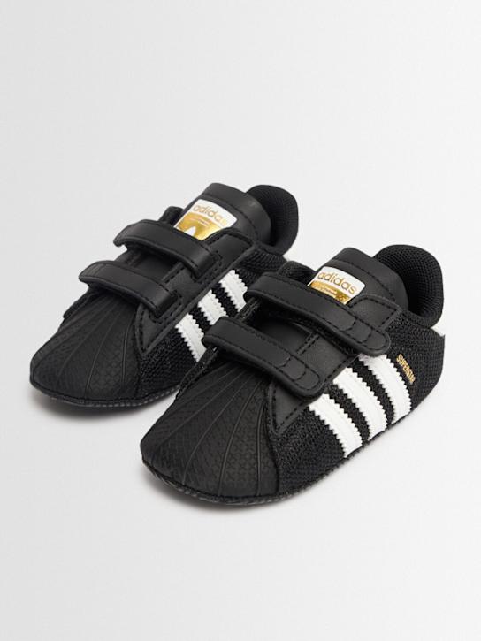 adidas Originals: Superstar Crib pre-walker sneakers - ブラック/ホワイト - kids-boys_1 | Luisa Via Roma
