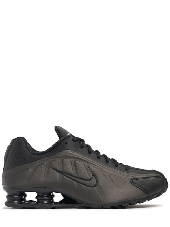 Nike: Sneakers "Shox R4" - men_0 | Luisa Via Roma