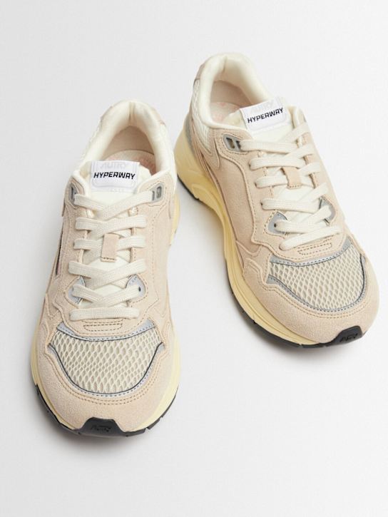 Autry: Hyperway low sneakers - Sand - women_1 | Luisa Via Roma