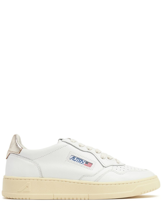 Autry: Medalist Low sneakers - Wht/Gold - women_0 | Luisa Via Roma