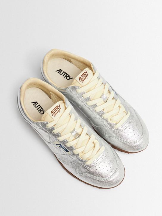 Autry: Windspin low sneakers - Silver - women_1 | Luisa Via Roma