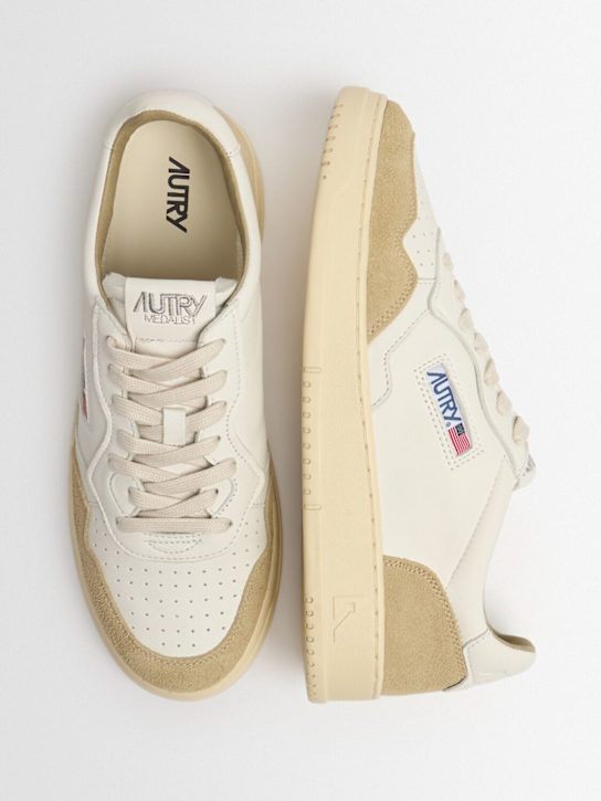 Autry: Medalist Low sneakers - White/Sponge - men_1 | Luisa Via Roma
