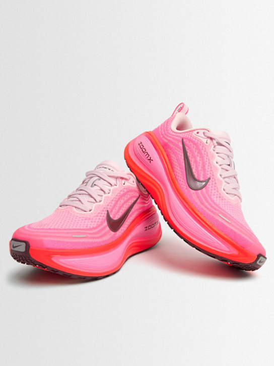 Nike: Sneakers Vomero Plus - women_1 | Luisa Via Roma