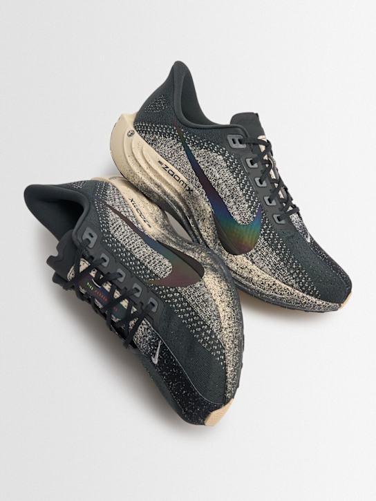 Nike: Sneakers "Pegasus Plus" - Oatmeal/Black-a - men_1 | Luisa Via Roma