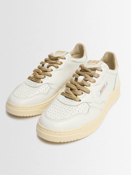 Autry: Medalist low sneakers - White/Gold - women_1 | Luisa Via Roma