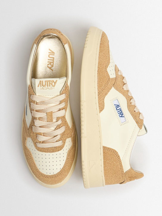 Autry: Medalist low sneakers - White/Sand - women_1 | Luisa Via Roma