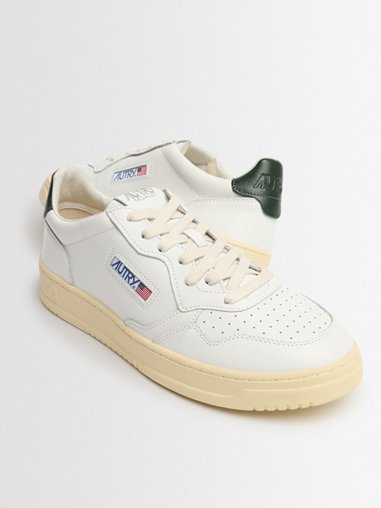 Autry: Sneakers "Medalist" - White/Pinegreen - men_1 | Luisa Via Roma