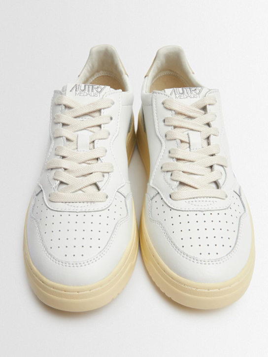 Autry: Medalist low sneakers - Wht/Tidfoam - women_1 | Luisa Via Roma