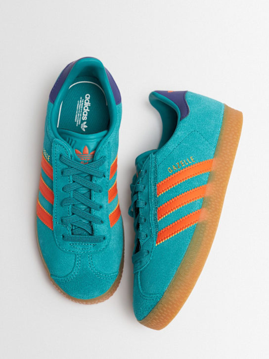 adidas Originals: Gazelle lace-up sneakers - グリーン/オレンジ - kids-boys_1 | Luisa Via Roma