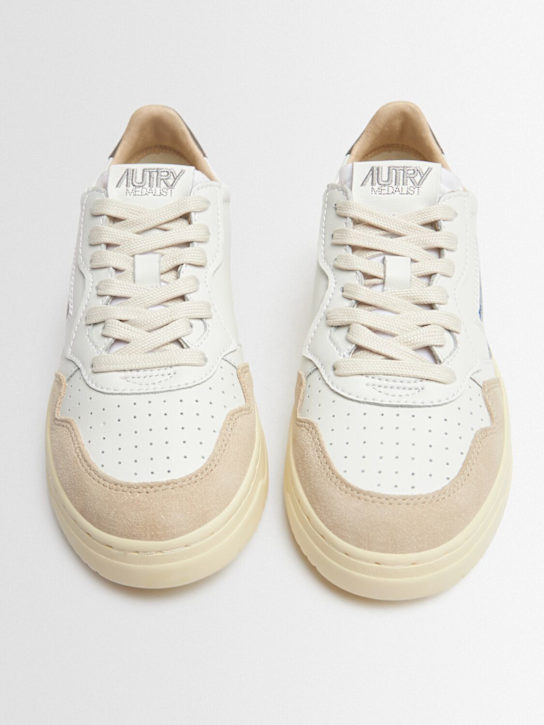 Autry: Medalist low sneakers - Wht/Morel - women_1 | Luisa Via Roma