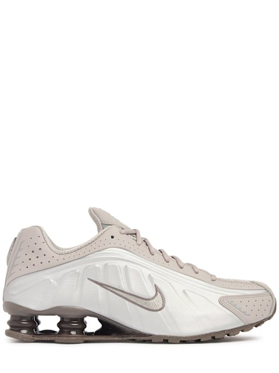 Nike: Shox R4 sneakers - men_0 | Luisa Via Roma