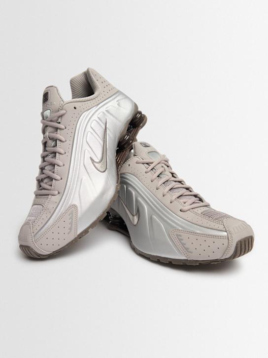 Nike: Shox R4 sneakers - men_1 | Luisa Via Roma