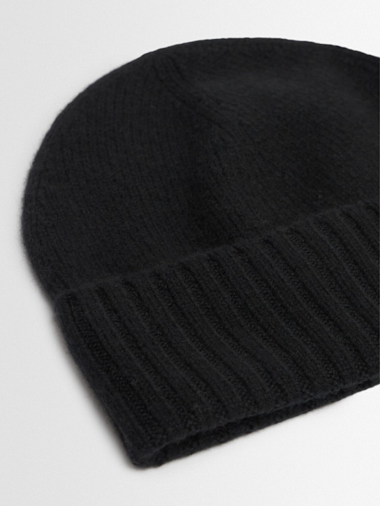 Kujten: Tom knitted cashmere beanie - women_1 | Luisa Via Roma
