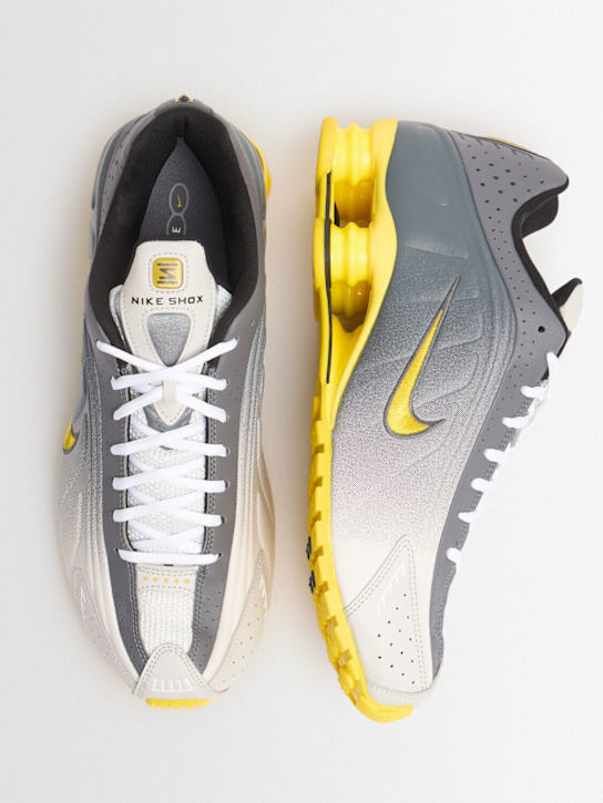 Nike: Shox R4 SE sneakers - men_1 | Luisa Via Roma