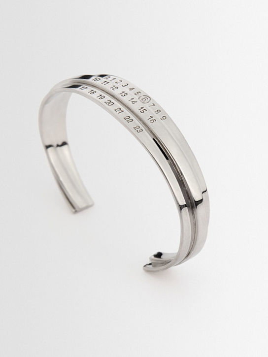 MM6 Maison Margiela: Enamel logo cuff - Silver Palladio - men_1 | Luisa Via Roma