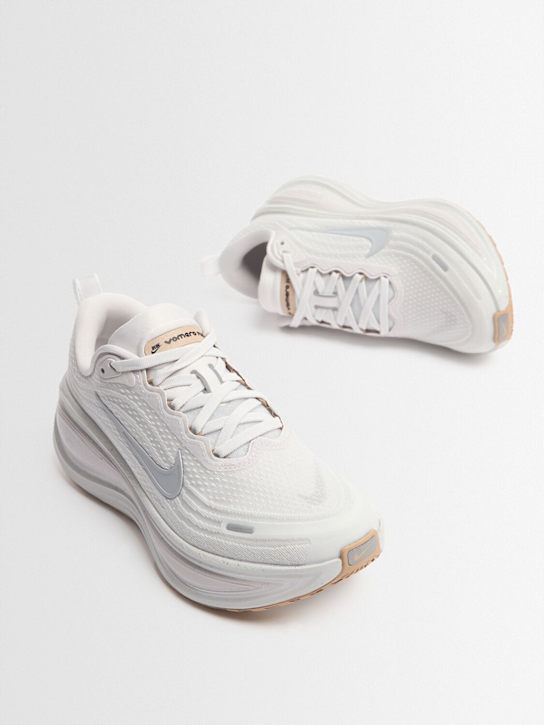 Nike: Vomero Plus Speckle sneakers - women_1 | Luisa Via Roma