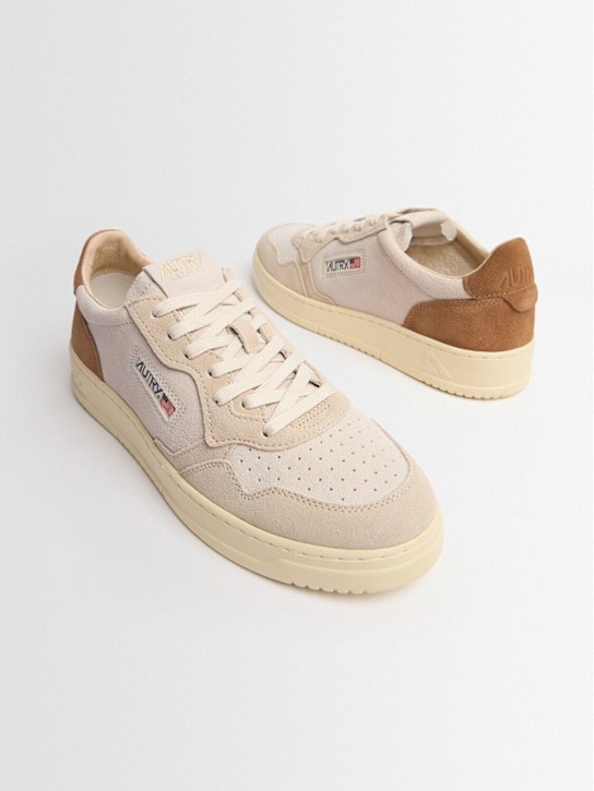 Autry: Medalist Low sneakers - Sand/Cigar - men_1 | Luisa Via Roma