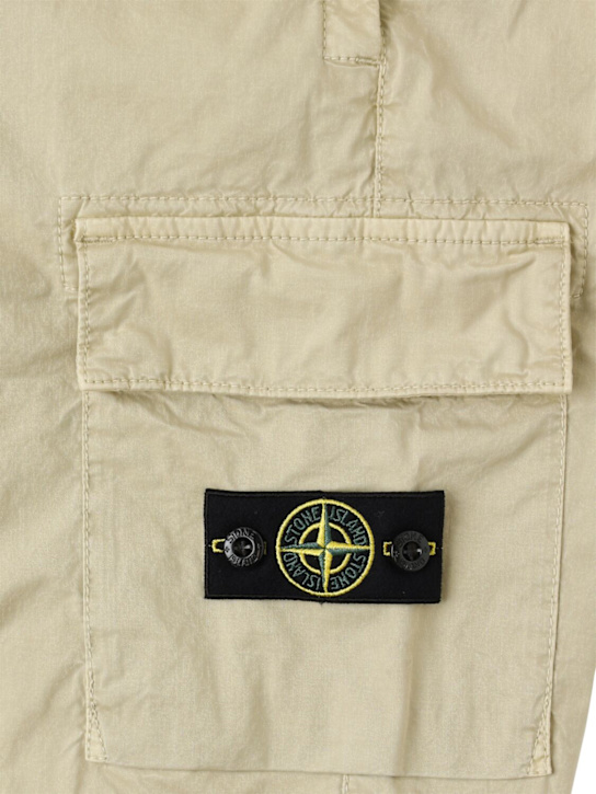 Stone Island Junior: ストレッチコットンギャバジンカーゴショートパンツ - kids-boys_1 | Luisa Via Roma