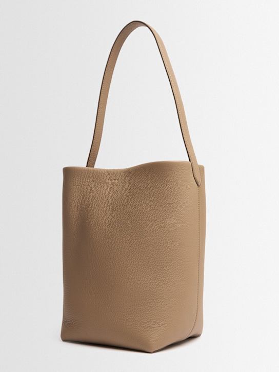 The Row: Medium n/s Park lux grain tote bag - women_1 | Luisa Via Roma