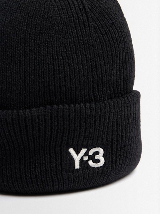 Y-3: Gorro beanie de lana - men_1 | Luisa Via Roma