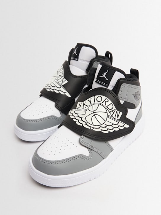 Jordan: Sky Jordan 1 sneakers - White/Black-par - kids-boys_1 | Luisa Via Roma