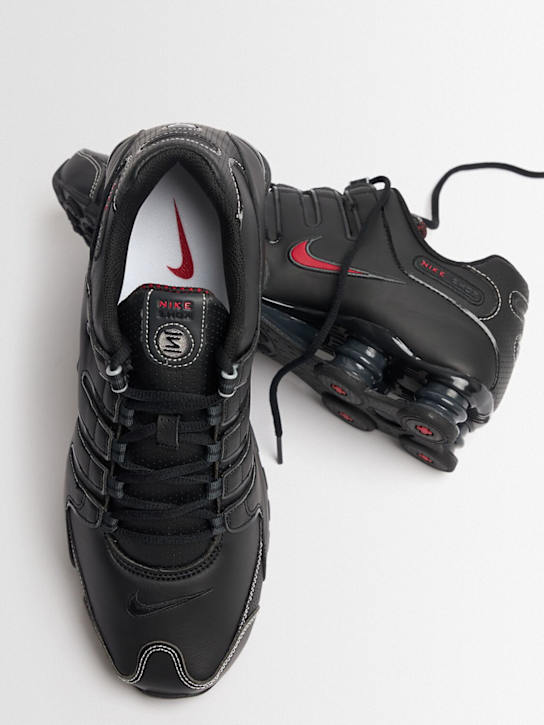 Nike: Sneakers Shox NZ - Black/Varsity R - men_1 | Luisa Via Roma