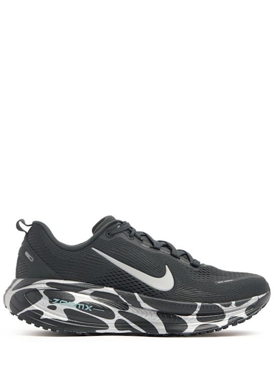 Nike: Vomero 18 sneakers - Anthracite/Refl - men_0 | Luisa Via Roma