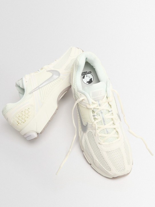 Nike: Sneakers Zoom Vomero 5 - Sail/Metallic S - men_1 | Luisa Via Roma