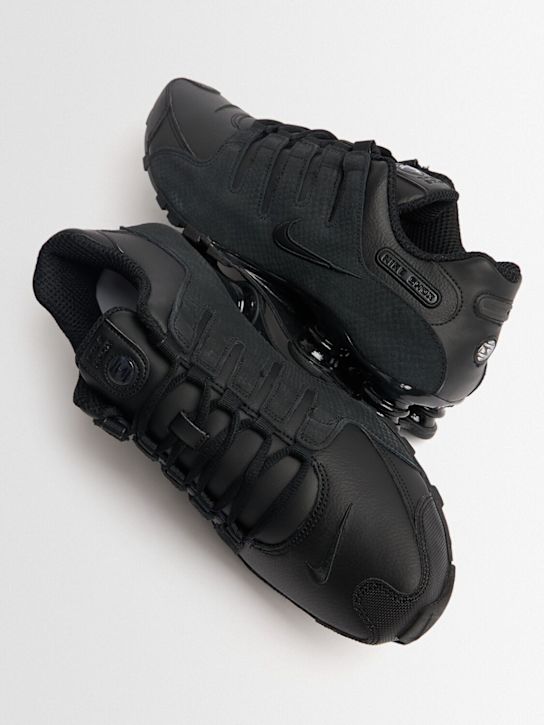 Nike: Sneakers Shox NZ - Black/Black-bla - men_1 | Luisa Via Roma