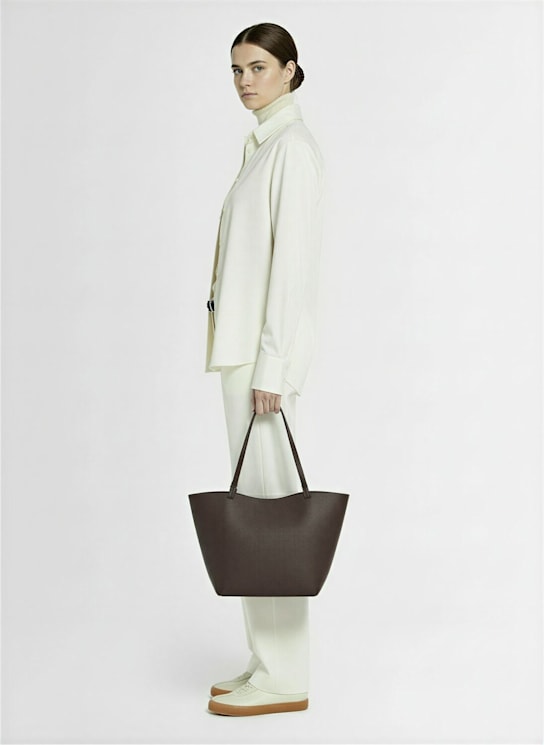 The Row: Park Three grain leather tote bag - women_1 | Luisa Via Roma