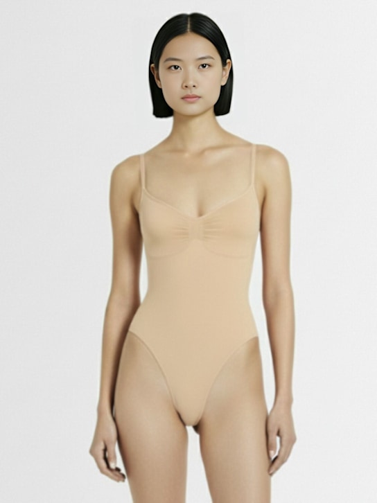Skims: Seamless Sculpt thong bodysuit - Argile - women_1 | Luisa Via Roma