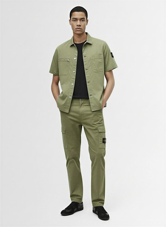 Stone Island: Hose aus Stretch-Baumwolltwill - Sage - men_1 | Luisa Via Roma