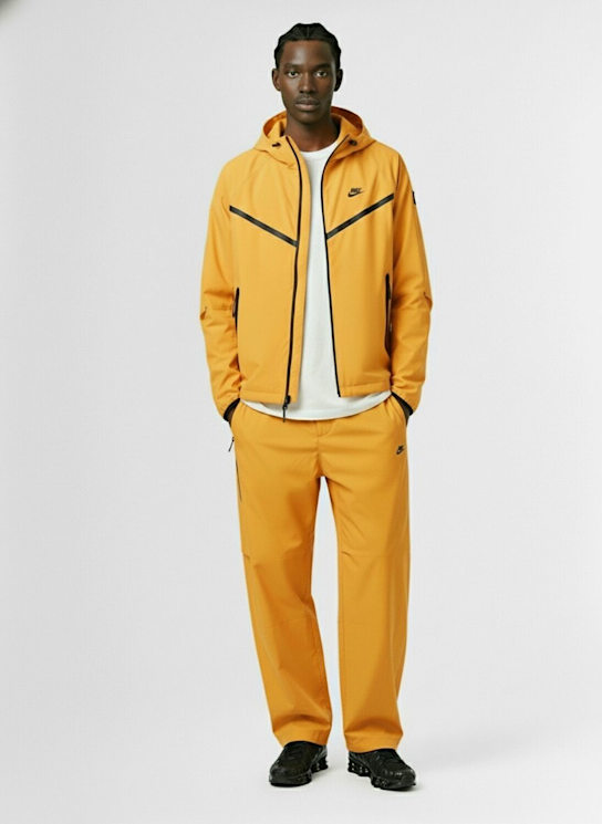 Nike: Pantaloni in techno - Giallo - men_1 | Luisa Via Roma