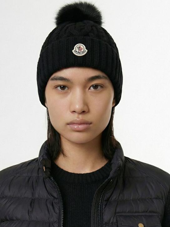 Moncler: Wool blend beanie w/ pom pom - ブラック - women_1 | Luisa Via Roma