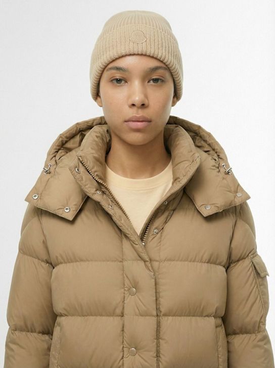 Moncler: Logo pure cashmere beanie - women_1 | Luisa Via Roma