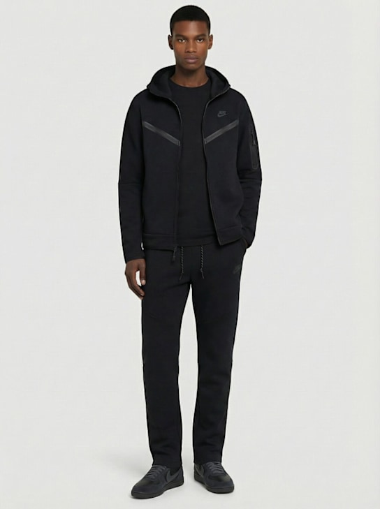 Nike: Sweatshirt aus Technostoff - Schwarz/Schwarz - men_1 | Luisa Via Roma