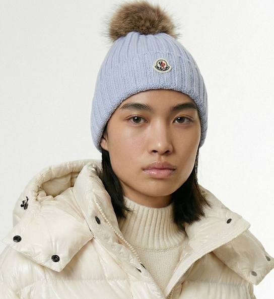 Moncler: 绒球装饰羊毛便帽 - 浅蓝色 - women_1 | Luisa Via Roma