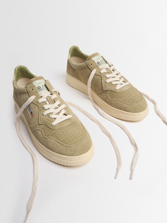 Autry: Medalist Low sneakers - Verde/Blanco - men_1 | Luisa Via Roma