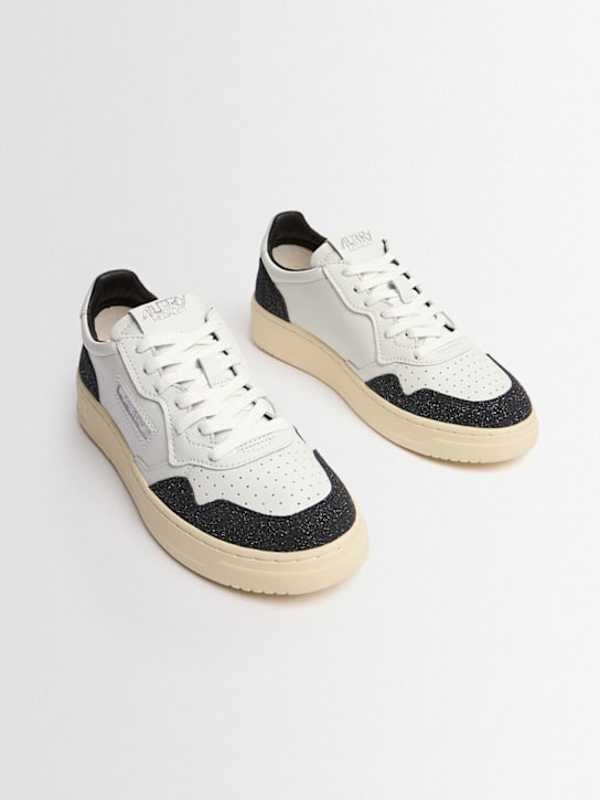 Autry: Medalist Low sneakers - White/Off Black - women_1 | Luisa Via Roma