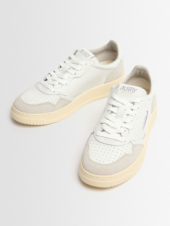 Autry: Medalist Low sneakers - White/Grey - women_1 | Luisa Via Roma
