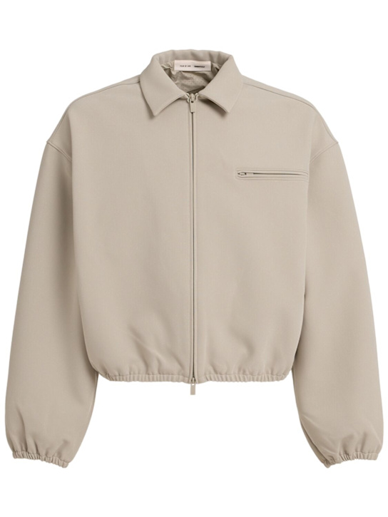 Fear of God ESSENTIALS: Gebondete Canvasjacke mit Reißverschluss - Abbey Stone - men_0 | Luisa Via Roma