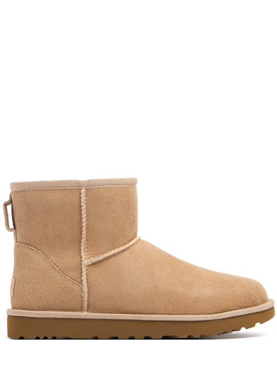 Ugg: 10毫米Mini Classic II剪羊毛靴子 - 沙色 - women_0 | Luisa Via Roma