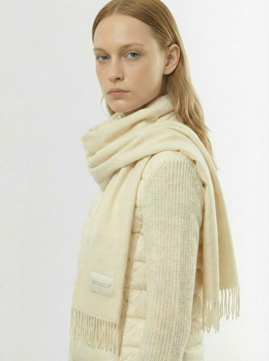 Moncler: Logo felted virgin wool scarf - シルクホワイト - women_1 | Luisa Via Roma