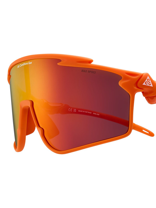 Nike: ACG Vista Vert sunglasses - Safety Orange - men_1 | Luisa Via Roma