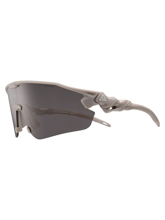 Nike: ACG Vista Peak sunglasses - Matte College - men_1 | Luisa Via Roma