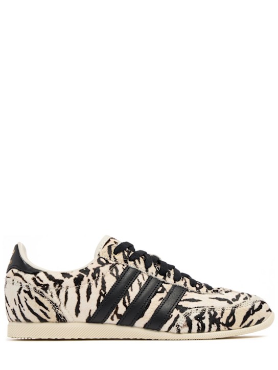 adidas Originals: Japan sneakers - Owhite/Cblack - women_0 | Luisa Via Roma