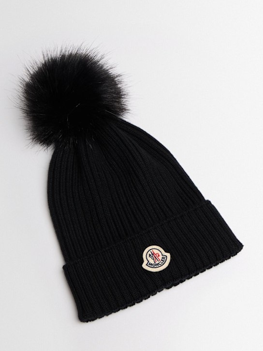Moncler: Virgin wool beanie w/ pom pom - 黑色 - kids-girls_1 | Luisa Via Roma